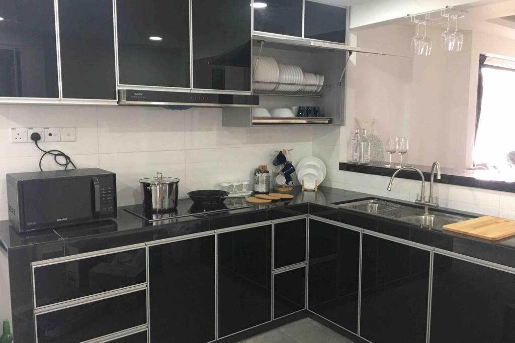 Villa 22Pax :Taman Pelangi Party House Nearby Midvelly Johor Bahru Esterno foto