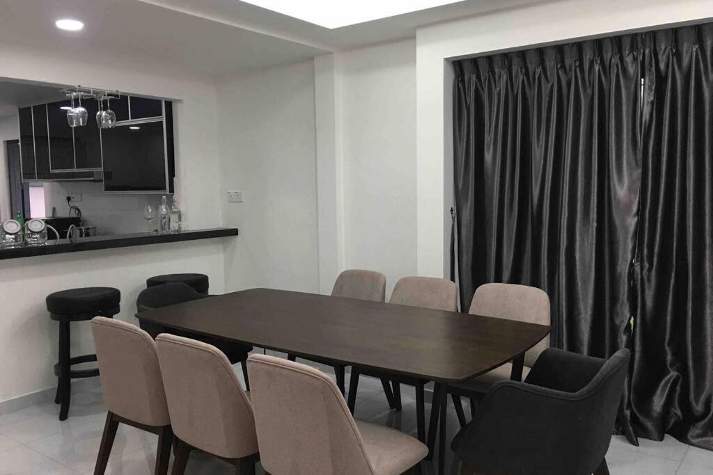 Villa 22Pax :Taman Pelangi Party House Nearby Midvelly Johor Bahru Esterno foto
