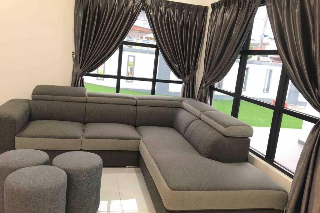 Villa 22Pax :Taman Pelangi Party House Nearby Midvelly Johor Bahru Esterno foto
