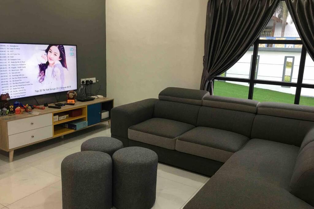 Villa 22Pax :Taman Pelangi Party House Nearby Midvelly Johor Bahru Esterno foto